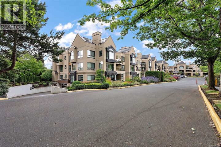 Property Photo:  3969 Shelbourne Street 212  BC V8N 6J5 