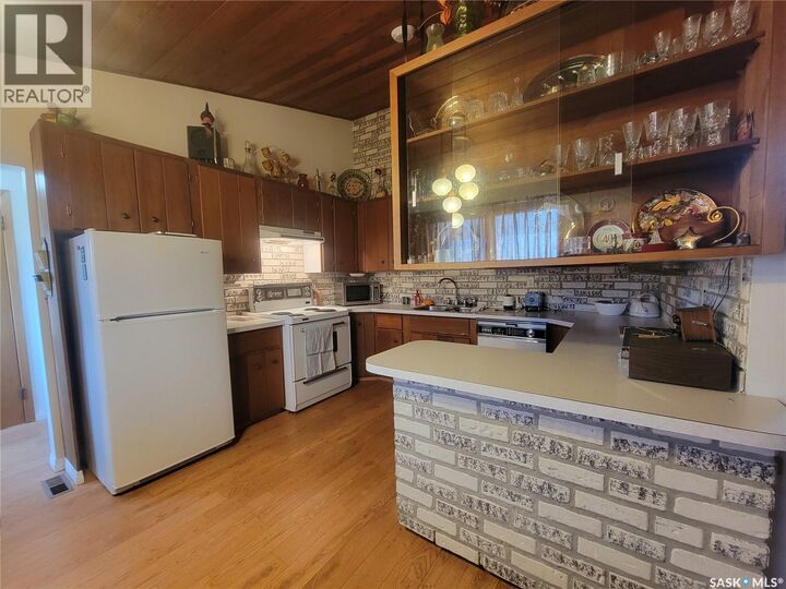 Property Photo:  509 3rd Street E  SK S0K 4W0 
