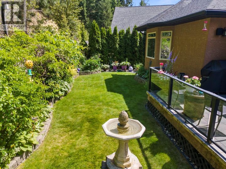 Property Photo: 420 20th Avenue North 18 BC V0B 1G5