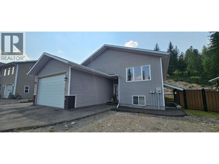 73 Deerborne Drive — photo 1