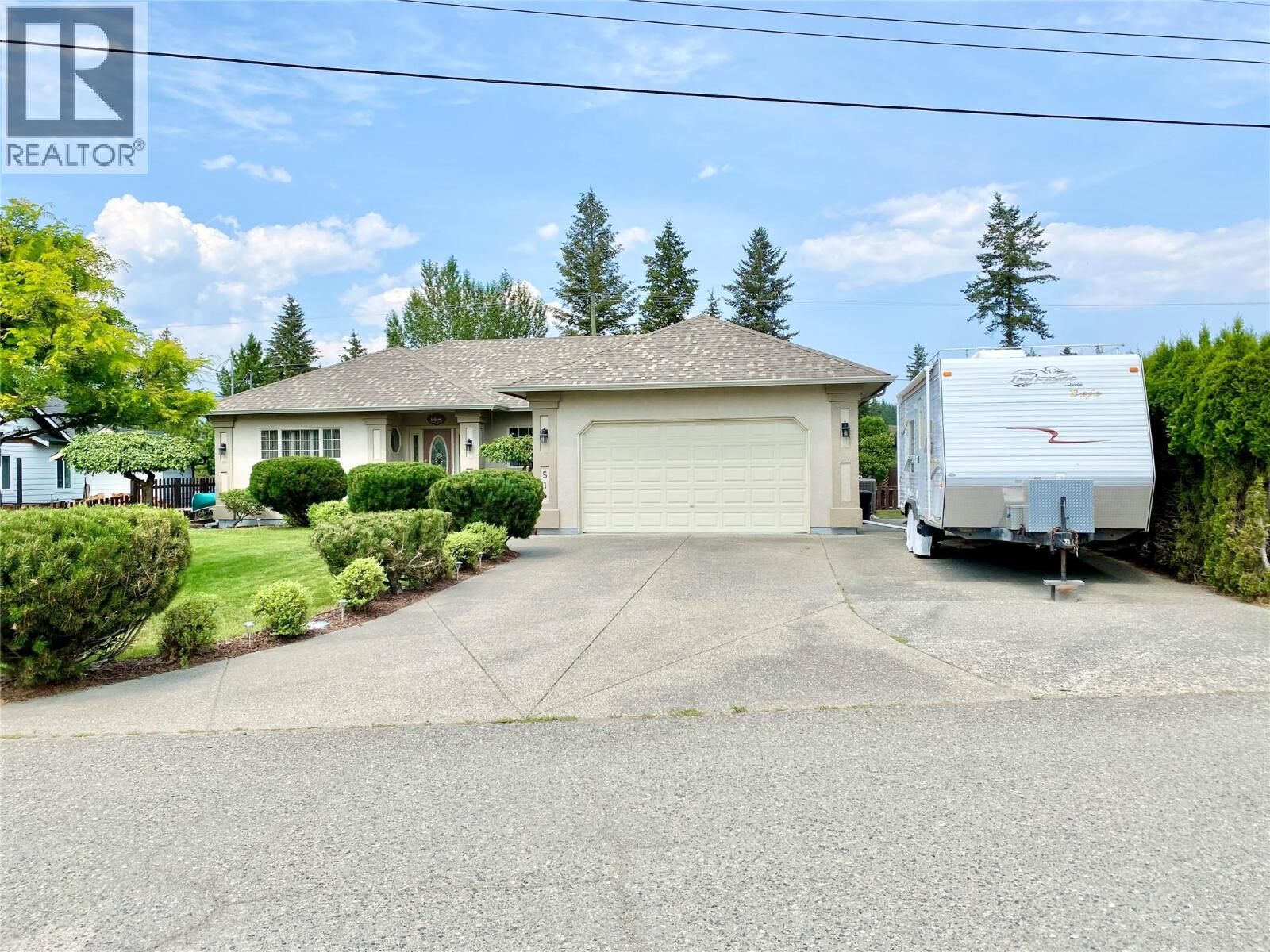 Photo de la propriété:  514 Oriole Way  BC V0E 1E0 