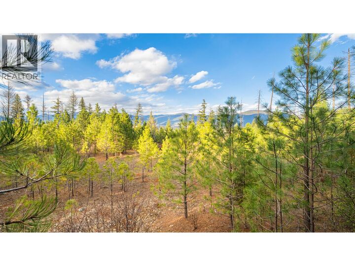 Property Photo: 2075 Highland Crescent BC V0B 1G7
