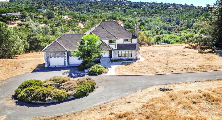 Property Photo: 13246 Armistead Cir CA 95370