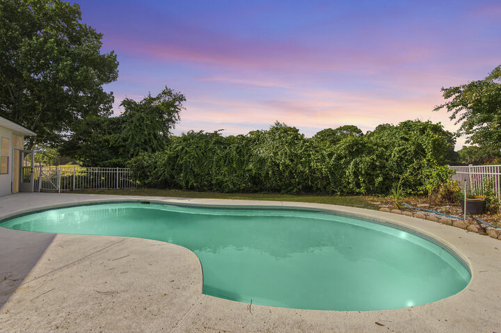Property Photo:  1005 Shalimar Point Drive  FL 32579 