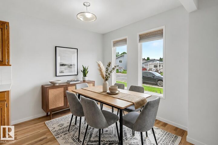 Property Photo:  312 Lago Lindo Crescent NW  AB T5Z 1Y9 