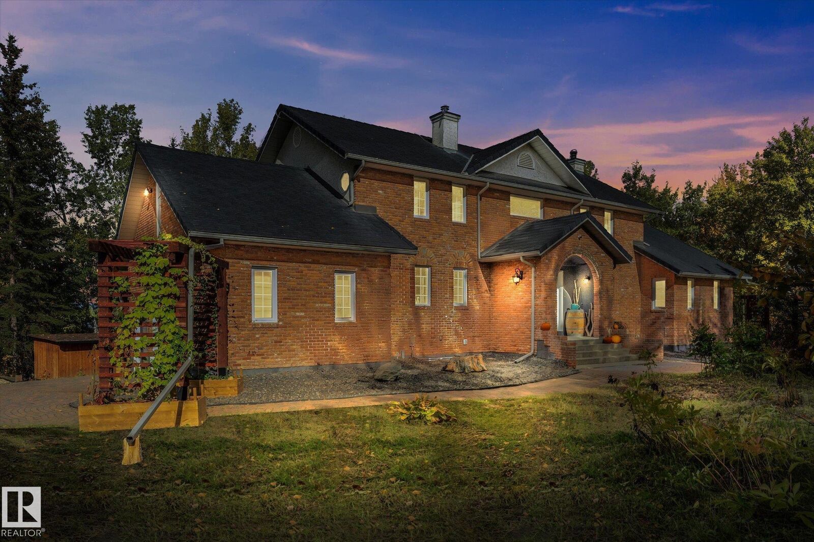 Property Photo:  53221 Rge Road 263  AB T7X 3G2 
