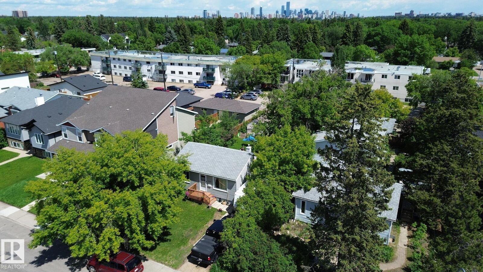 Property Photo:  9209 150 Street NW  AB T5R 1G4 