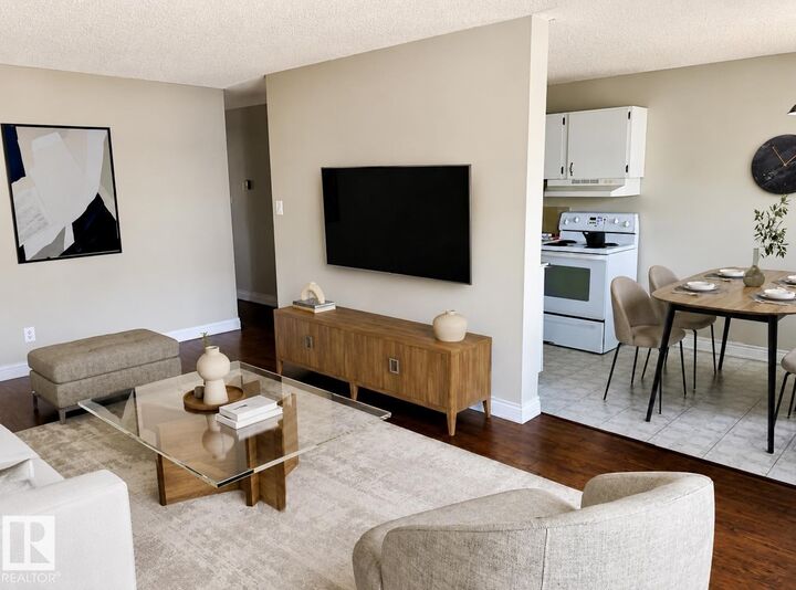 Property Photo:  10149 83 Avenue NW 201  AB T6E 2C5 