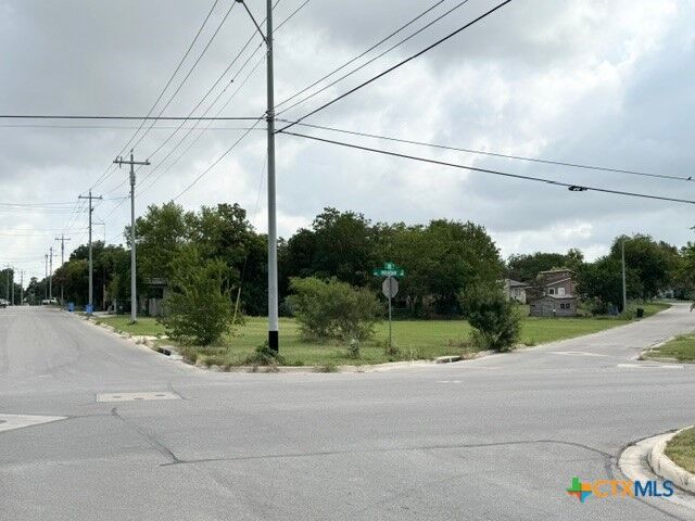 Property Photo:  301 N Heideke Street  TX 78155 