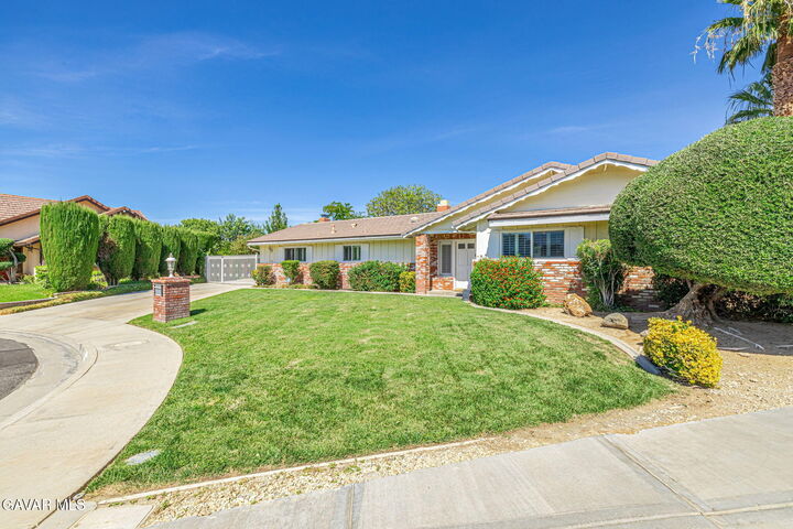 Property Photo:  2521 Edam Street  CA 93536 