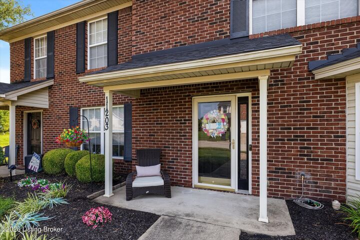 Property Photo:  11203 Sandwood Pl  KY 40272 