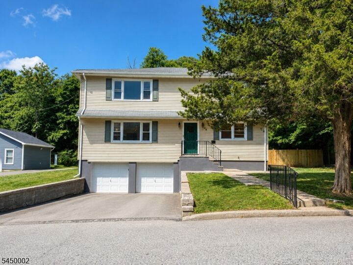 Property Photo:  28 Carr St 2  NJ 07442 