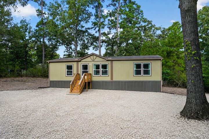 Property Photo:  10 Oakwood Drive  TX 77320 
