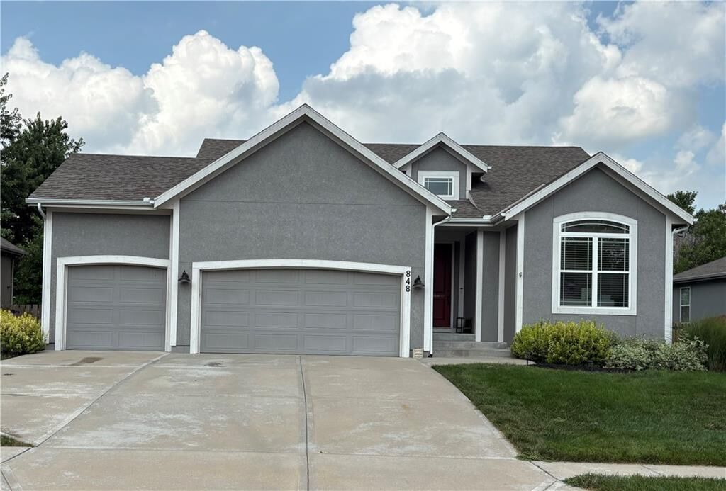 Property Photo: 848 N Alder Street KS 66030