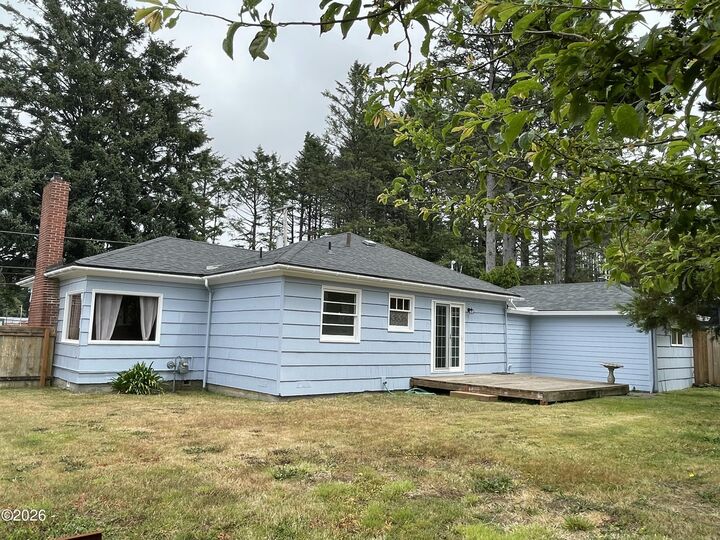 Property Photo: 2022 NE 21st Street OR 97367