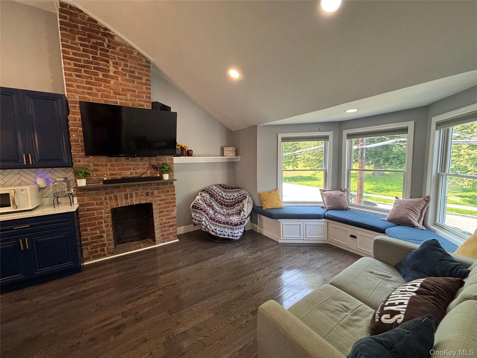 Property Photo:  162 Dubois Street 3  NY 12550 