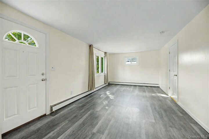 Property Photo:  28 Roundhill Drive  NY 10710 