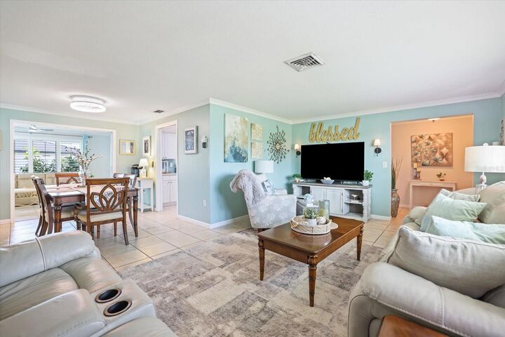 Property Photo:  1330 Cambridge Drive  FL 34293 