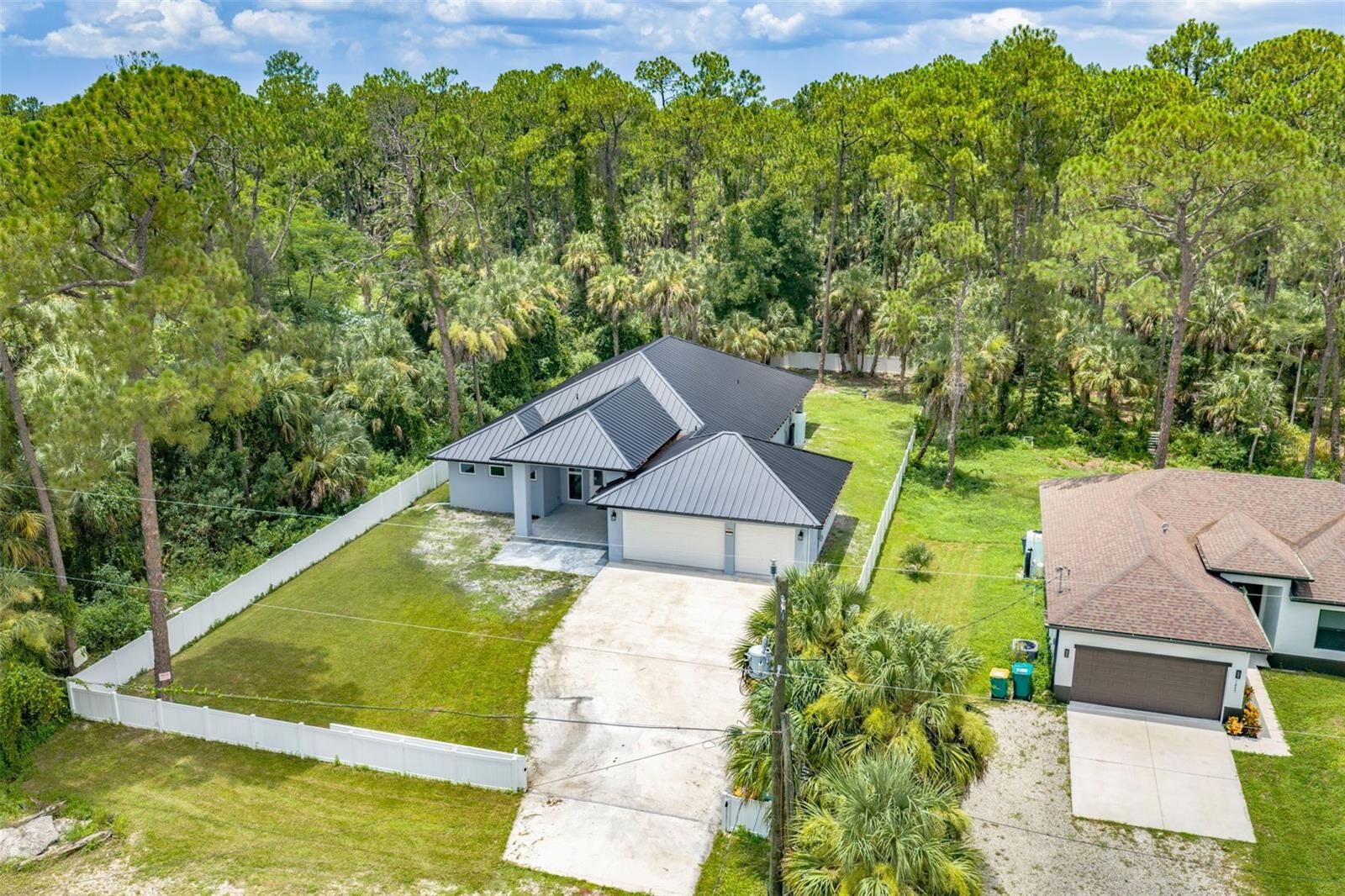 Property Photo: 1853 Della Drive FL 34117