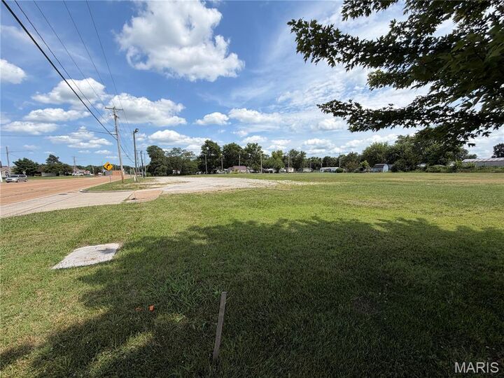 Property Photo:  430 Edwardsville Road  IL 62294 