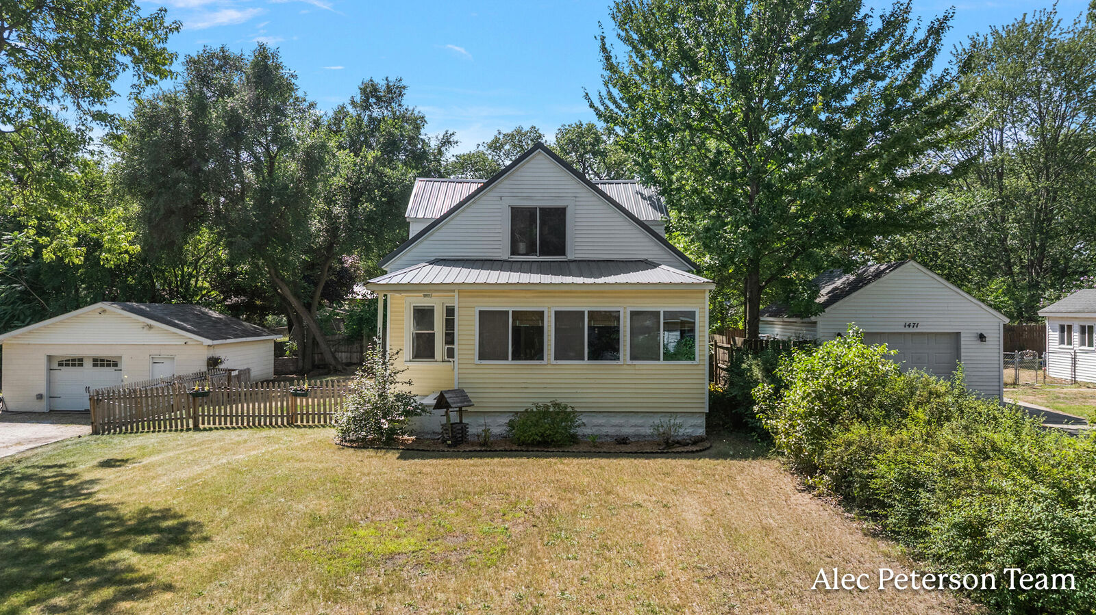 Property Photo:  1473 Center Street  MI 49442 