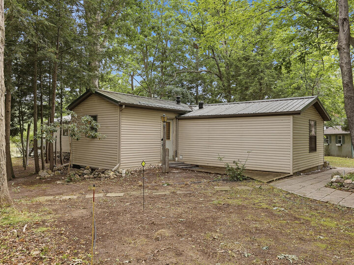 Property Photo: 1046 Vallado Drive MI 48893