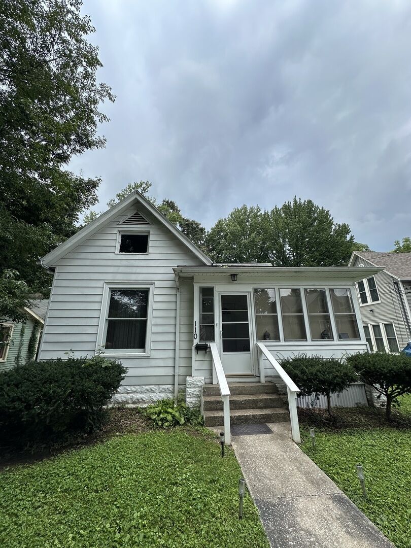 Property Photo:  110 S Forest Avenue  IL 62901 