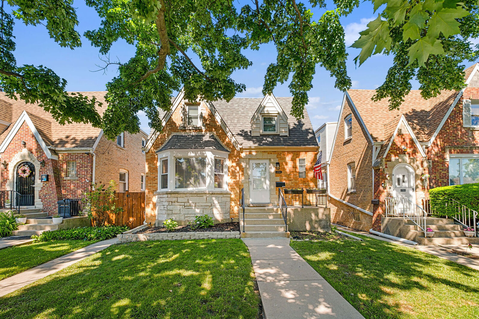 Property Photo:  5704 N Major Avenue  IL 60646 