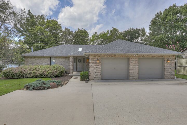 Property Photo:  117 Lake St  TN 37330 