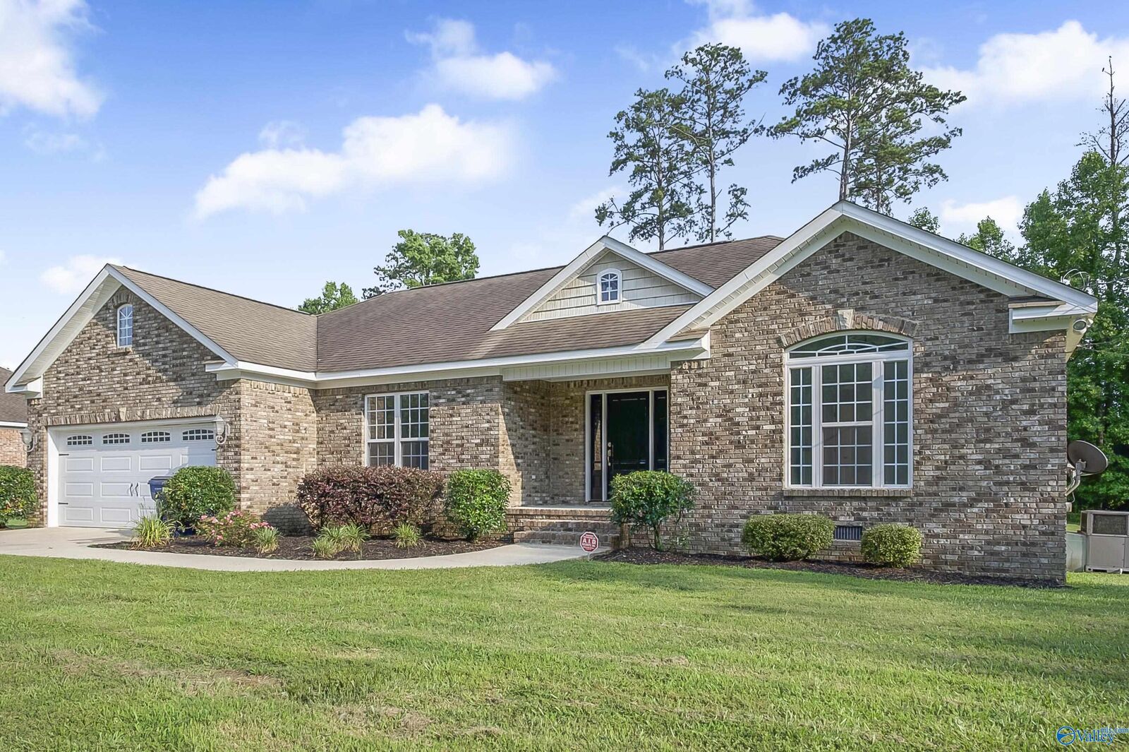 Property Photo: 654 Pine Haven Road AL 35901