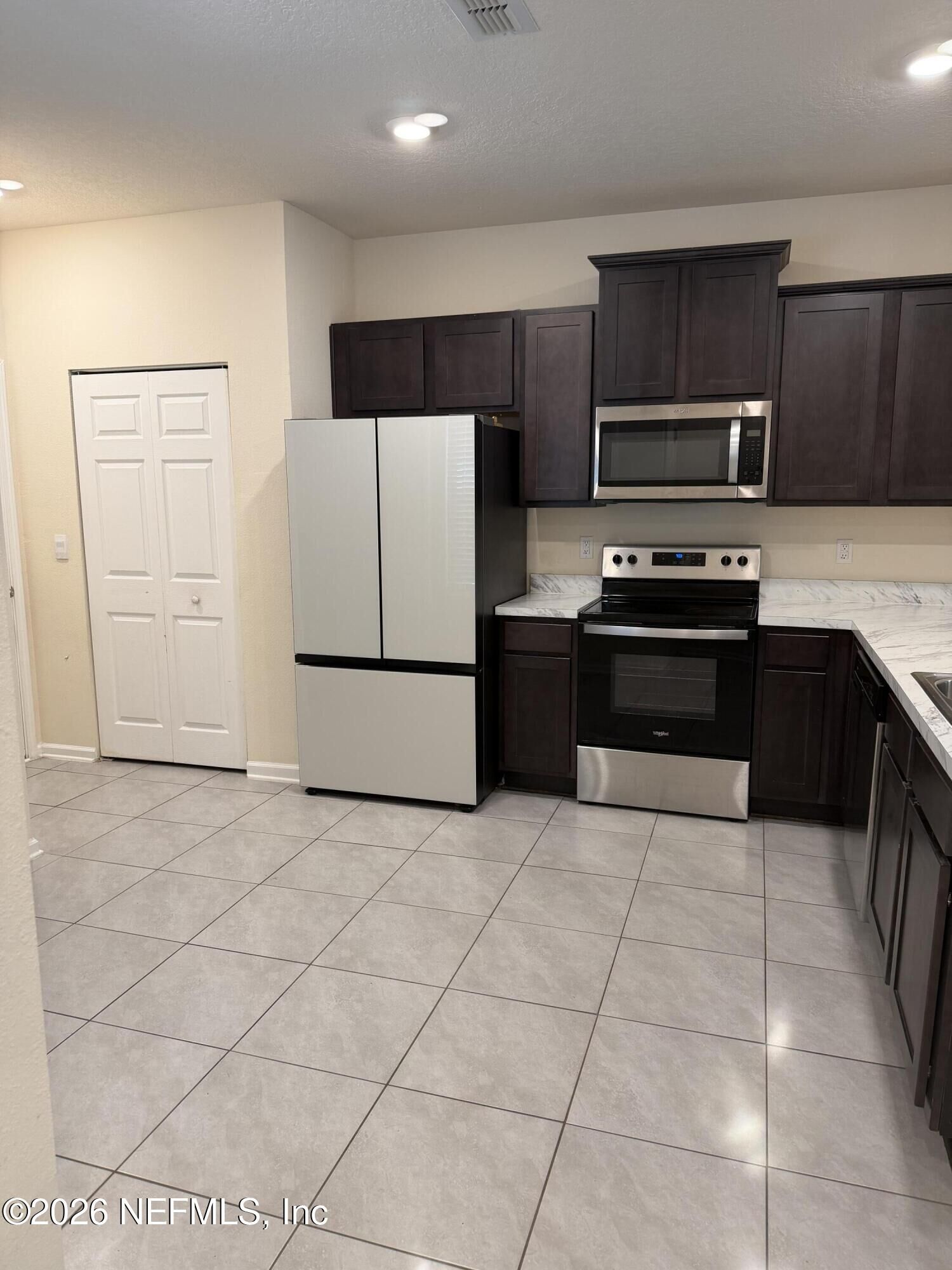 Property Photo:  917 Observatory Parkway  FL 32218 