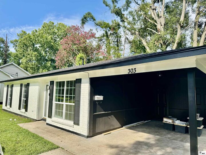 Property Photo:  303 Columbia Avenue  LA 71203 