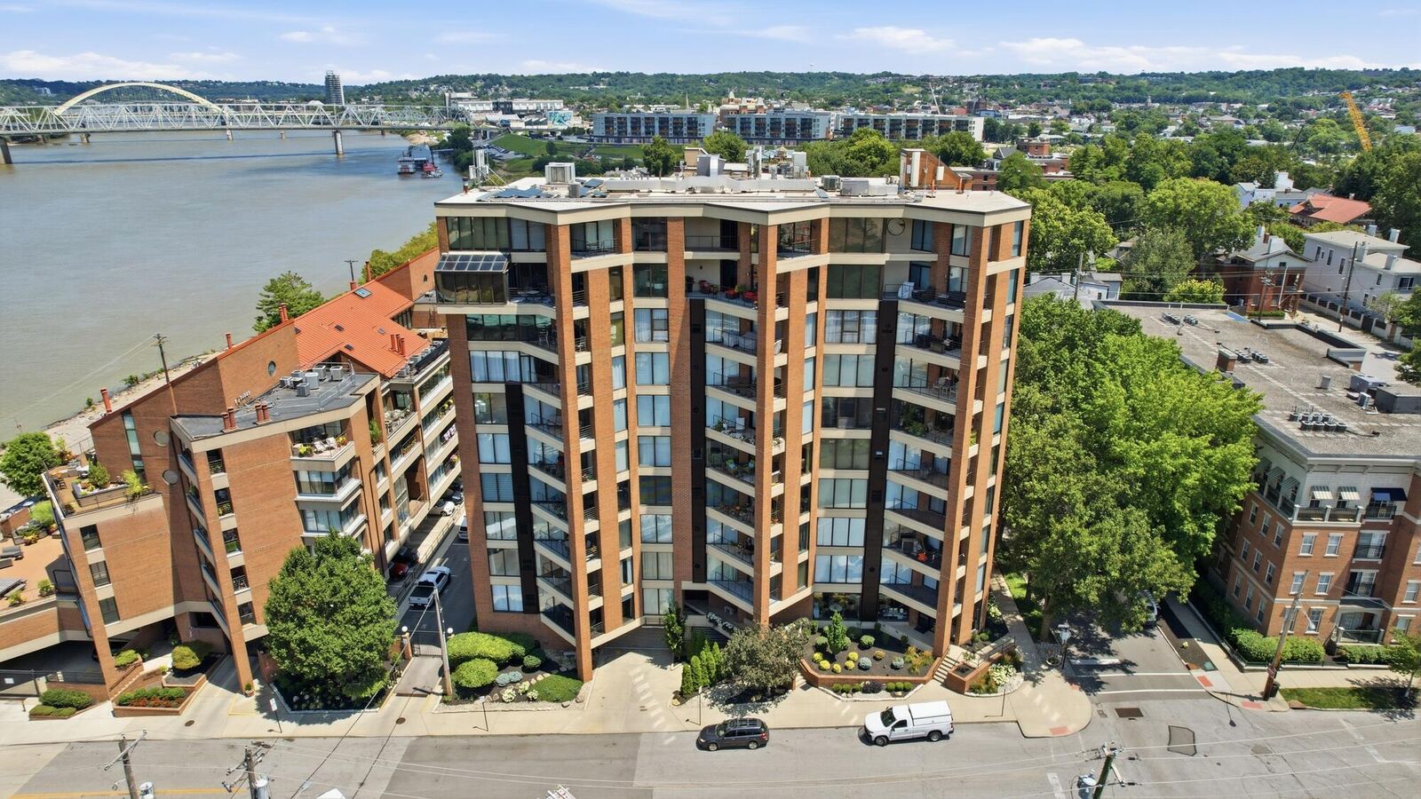 Property Photo: 100 Riverside Place KY 41011