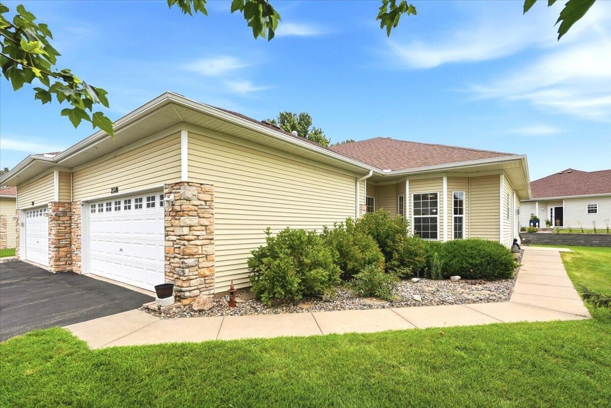 Property Photo:  2310 Foxglove Way  WI 54016 