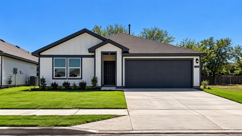 Property Photo: 1516 Lemon Tree Lane TX 76140