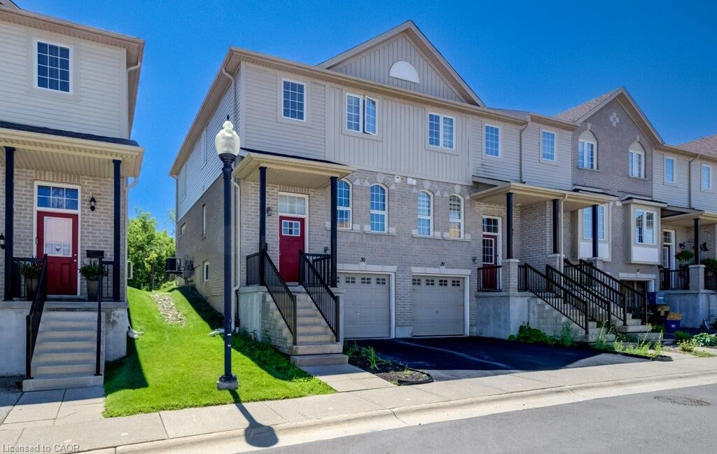 Property Photo: 105 Pinnacle Drive 30 ON N2P 1B8