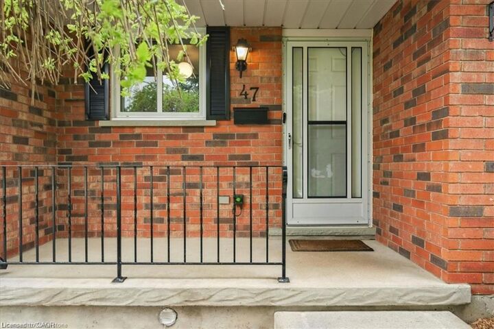 Property Photo:  47 Claycroft Crescent Upper  ON N2N 2R6 