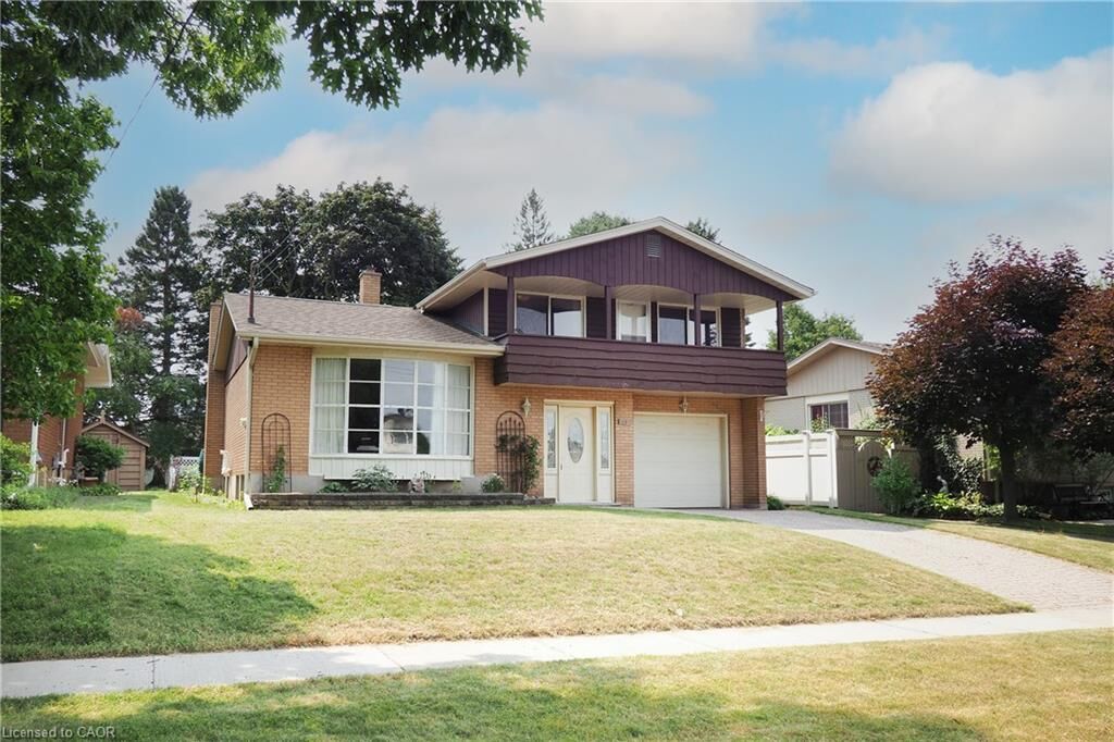 Property Photo: 15 Gilmour Crescent ON N2M 4N5