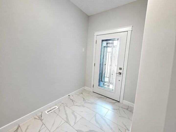 Property Photo:  5905 24 Avenue Close  AB T4V 5J9 