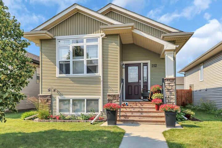 Property Photo: 212 Cedar Square AB T4M 0A2