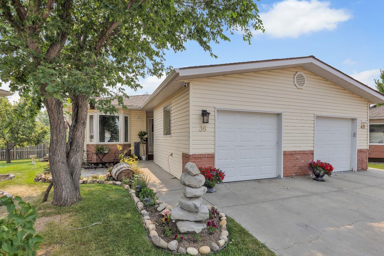 Property Photo:  36 Dovista Court SE  AB T2B 3P4 