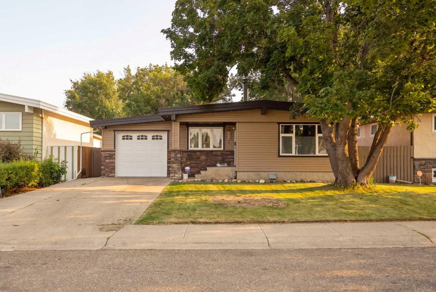 Property Photo: 2610 11 Avenue N AB T1H 1N4