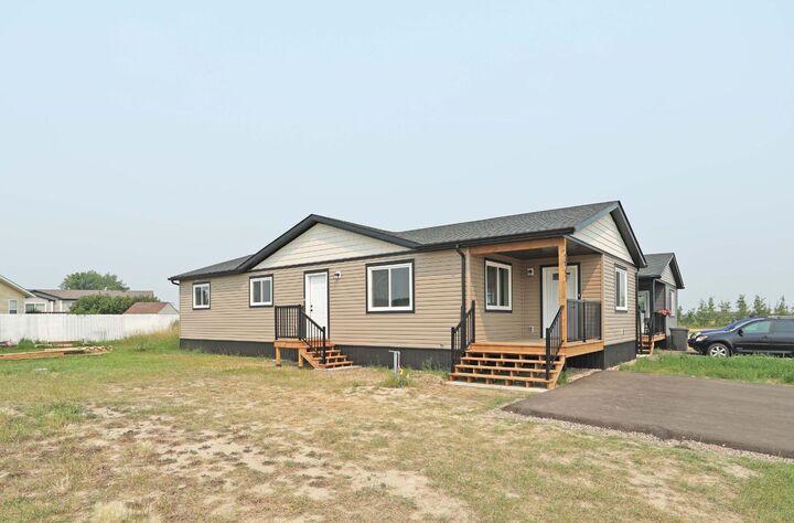 Property Photo:  321 20 Street E  AB T1R 0W9 