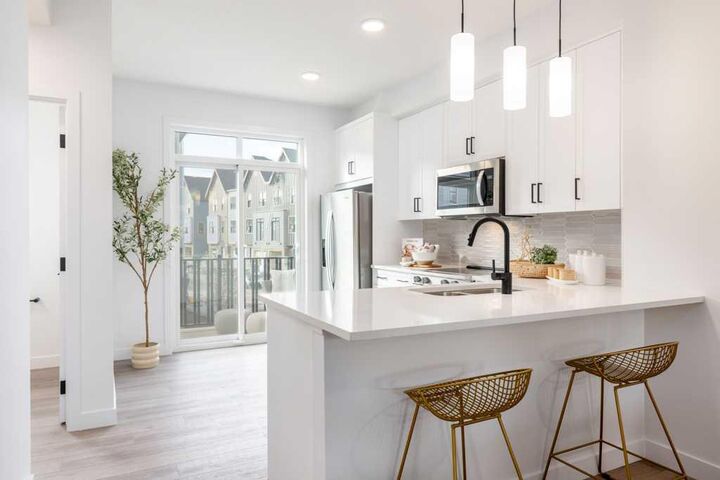 437 Alpine Avenue SW 702 — photo 1