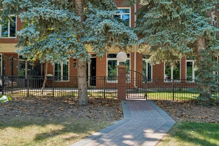 Property Photo:  400 Eau Claire Avenue SW 7101  AB T2P 4X2 