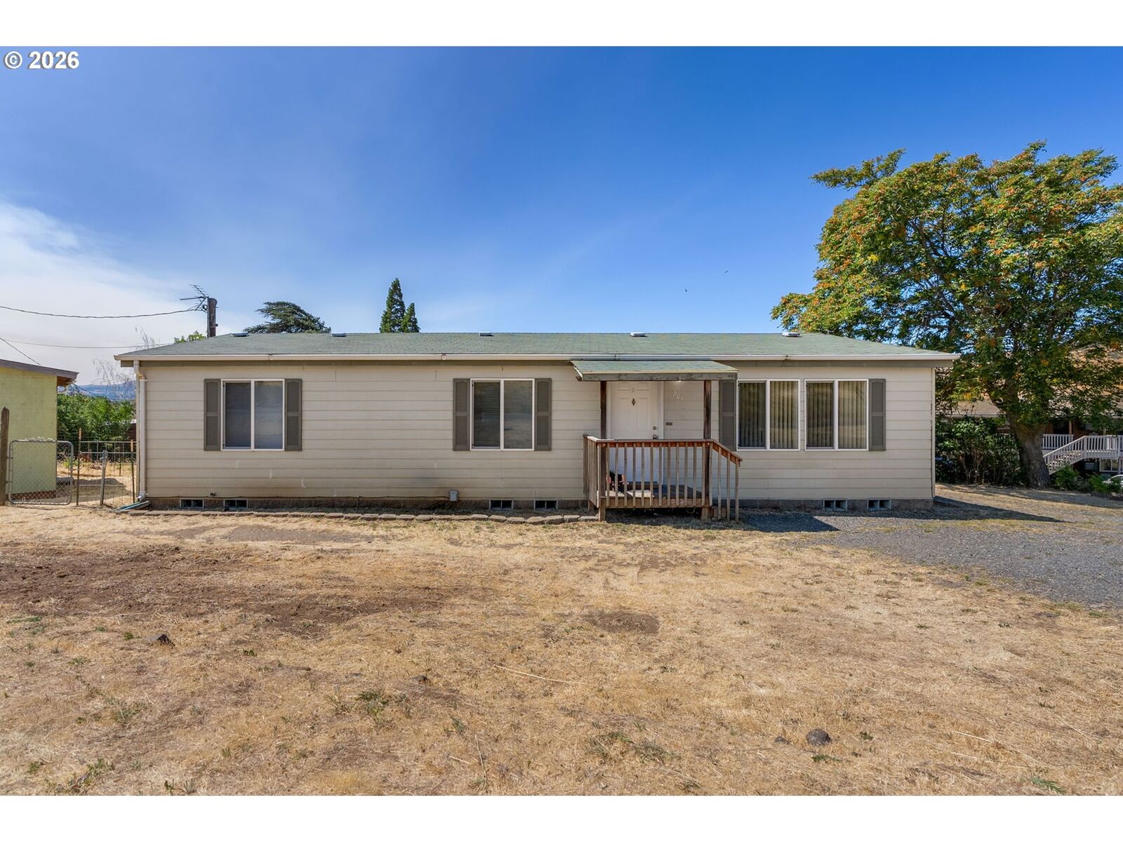 Property Photo:  206 Columbia Ave  WA 98635 
