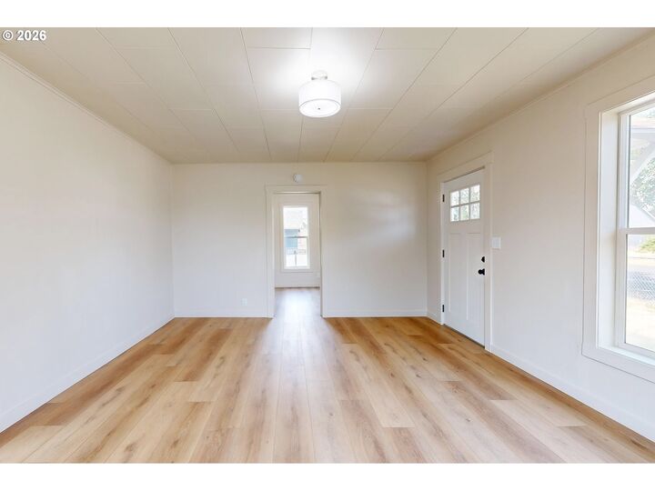 Property Photo:  711 Robbins St  OR 97862 