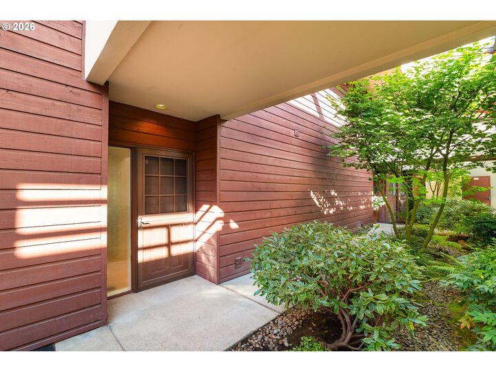 Property Photo: 5150 S Landing Dr 109B2 OR 97239