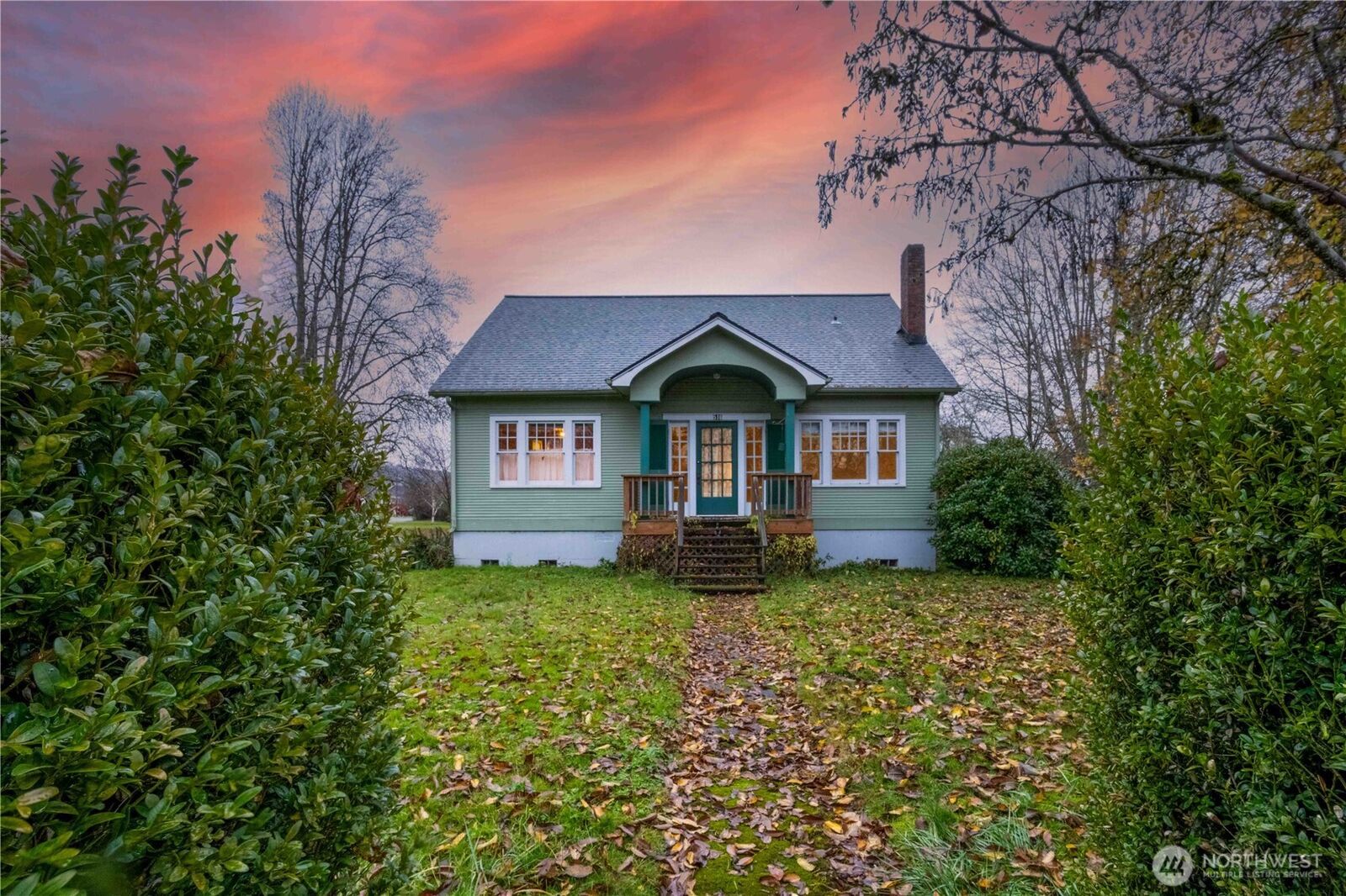 Property Photo: 516 SW Riverside Drive WA 98532