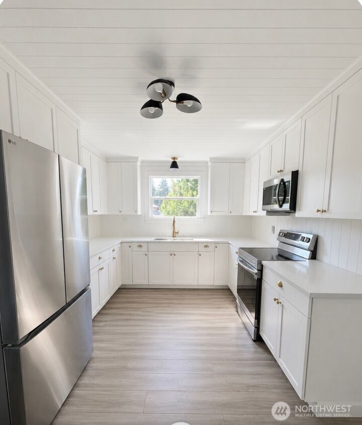 Property Photo:  121 N Olymipic Avenue 1  WA 98223 